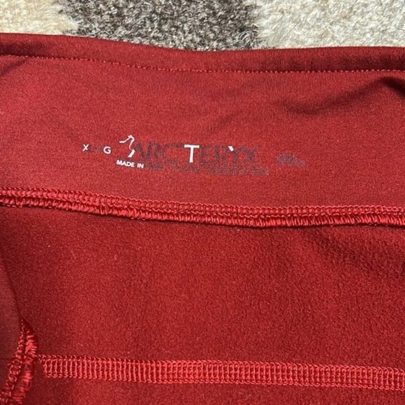 Sold.  Arcteryx Men’s Long Sleeve 1/2 Zip Neck Shirt pull on XL Rust Pocket - Picture 3 of 8